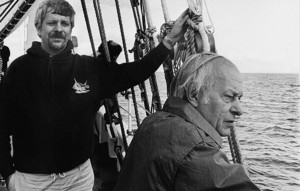 René Lévesque et Pierre-Marc Johnson sur un voilier